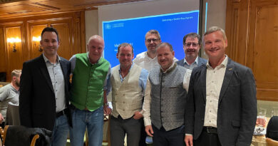 vlnr: Jeffrey Schwarz, Pico Burgstaller (beide PMI), Hannes Auer (Obmann LG Salzburg), Manuel Höllrigl (BAT), Robert Freidl (Obmann-Stv. LG Salzburg) Manfred Landrichtinger, Stefan Schamberger (beide Moosmayr) © WKS